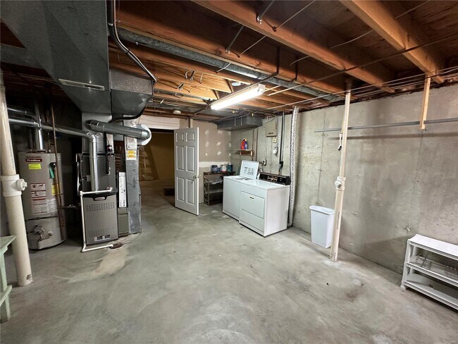 Building Photo - 16543 Carriage View Ct