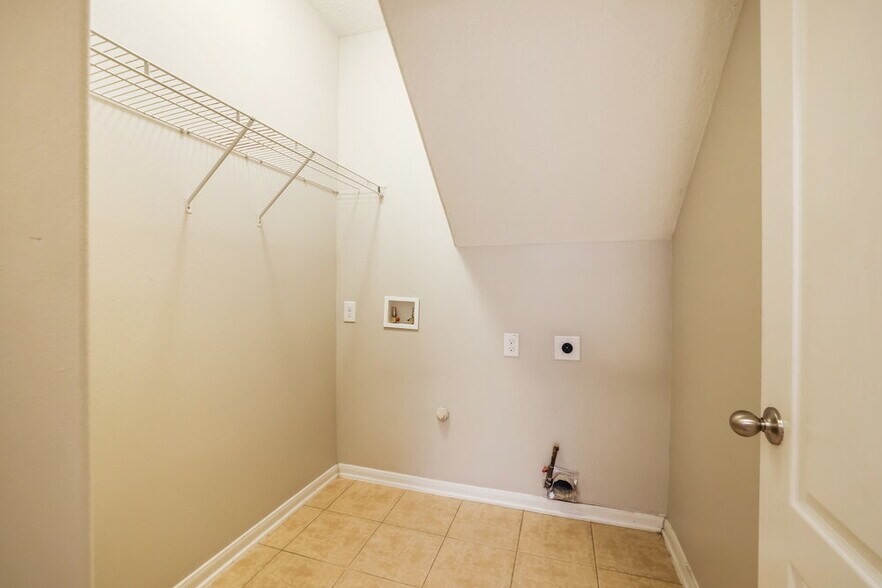 Building Photo - 15523 Hinsdale Springs Ln
