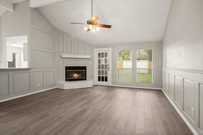 Building Photo - 302 Foxtail Ct