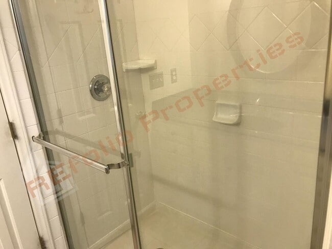 Building Photo - Wonderful 3BD 4 BA 1 Car-Garage End Unit T...