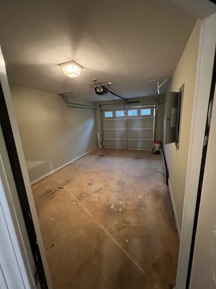 Garage - 140 Coral Ln