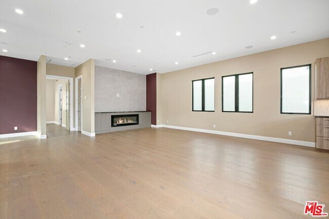 Building Photo - 211 S Irena Ave