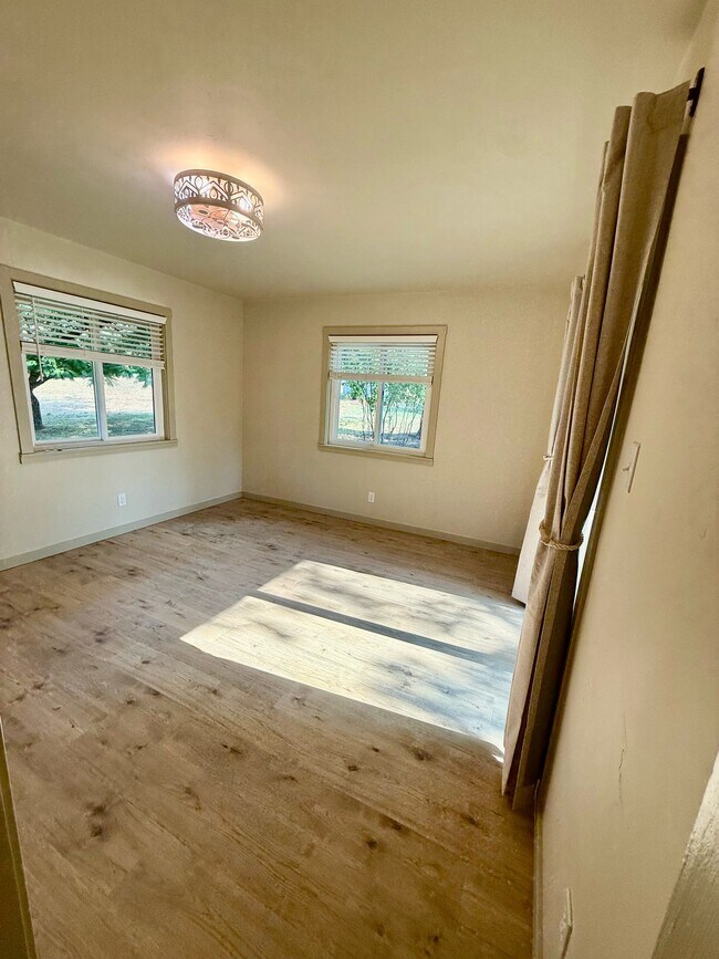 Building Photo - 10070 Garesio Ranch Rd