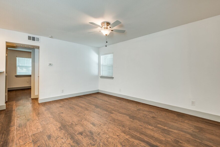 Building Photo - 4633 Fairmount St