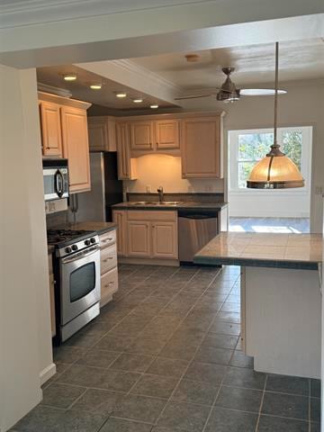 Building Photo - 812 Tyler Ave