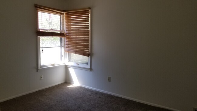 Building Photo - GL2820