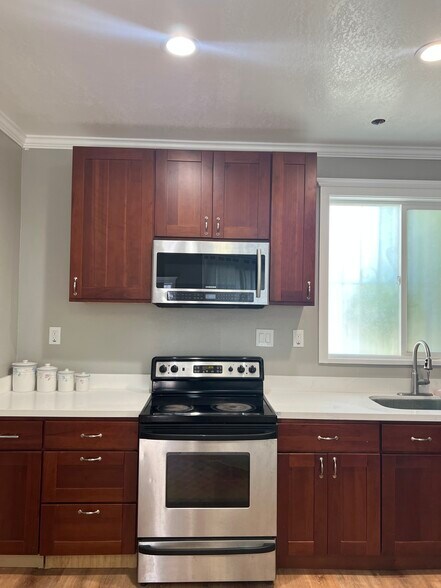 Building Photo - 3137 Larchmont Ln