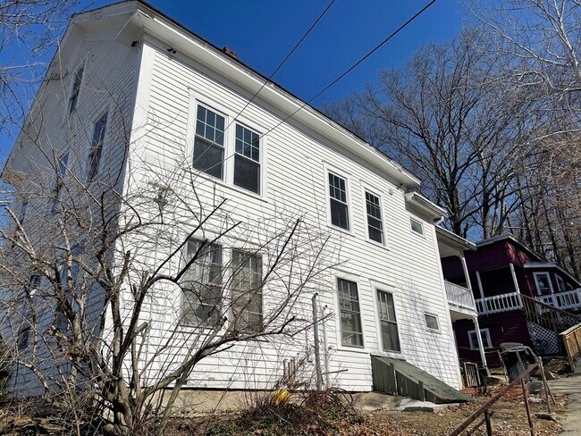 Building Photo - 117 Marshall St