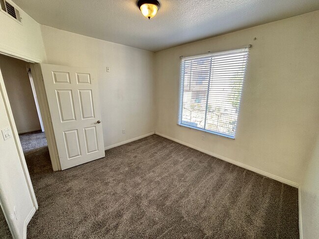 Building Photo - Gorgeous 1bed/1bath home nestled in a great area! MOVE IN SPECIAL $300 OFF First Months Rent!