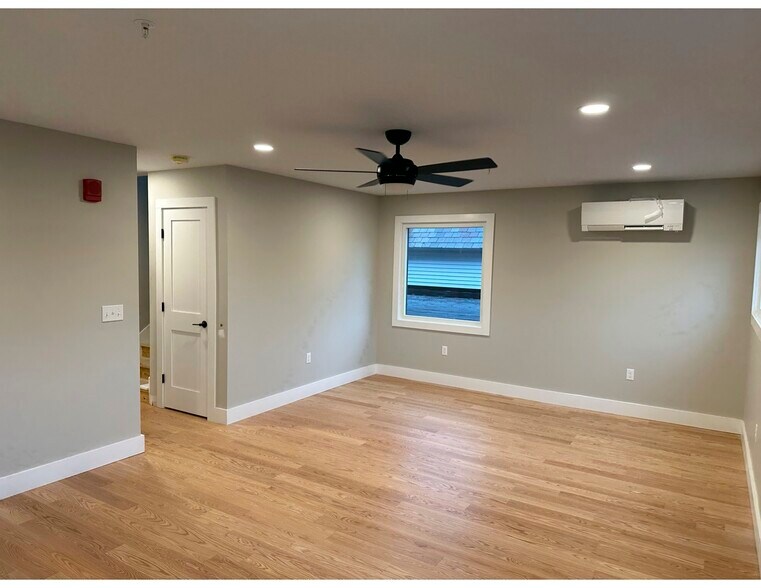 Building Photo - 180 N Winooski Ave