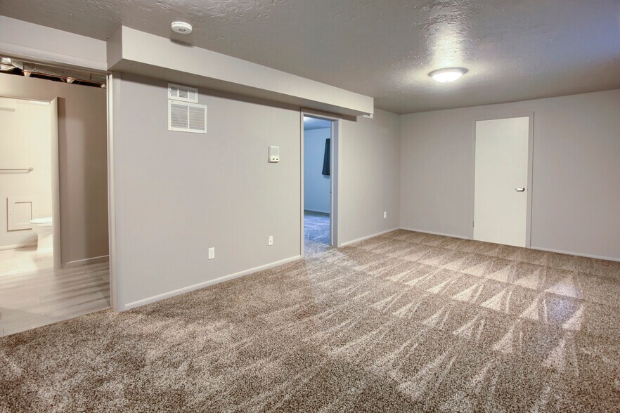 Building Photo - 1120 Canyon Rd