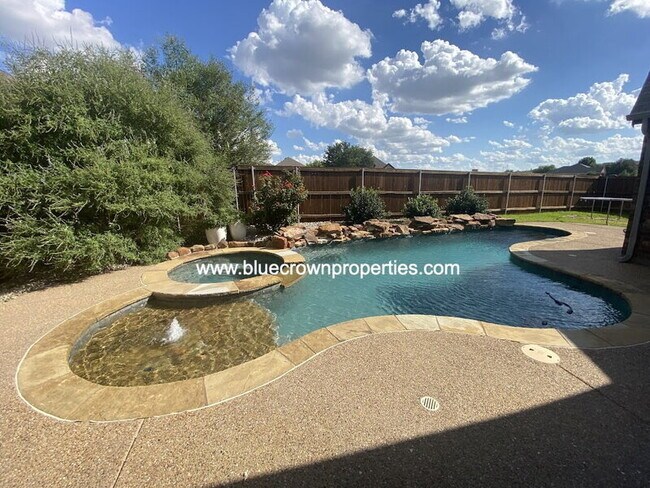 Building Photo - 12600 Saratoga Springs Cir