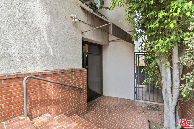 Building Photo - 500 S Barrington Ave