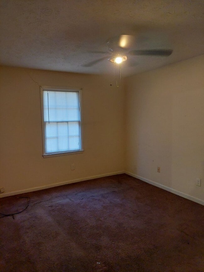 Building Photo - Cute Duplex