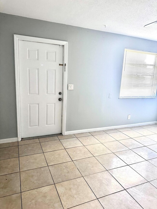 Building Photo - 9326 Sunrise Dr