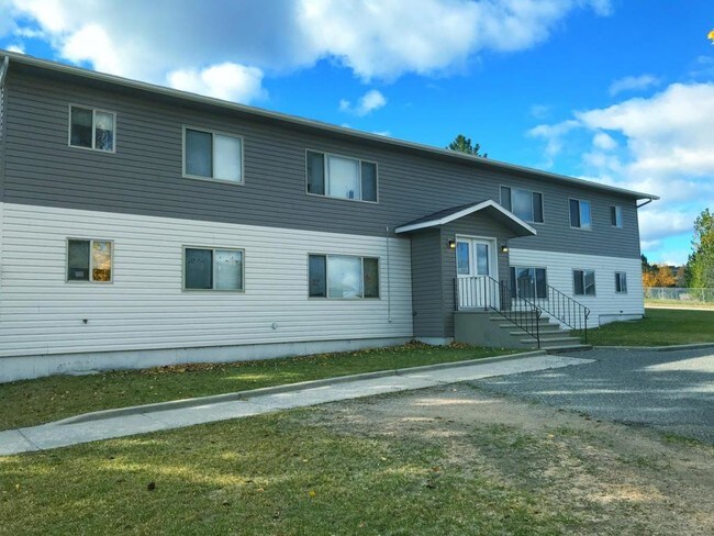Building Photo - 2553 South Ridge Dr