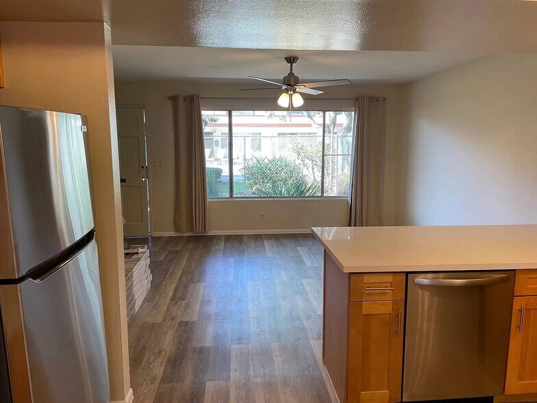 Building Photo - 2977 Mendoza Dr