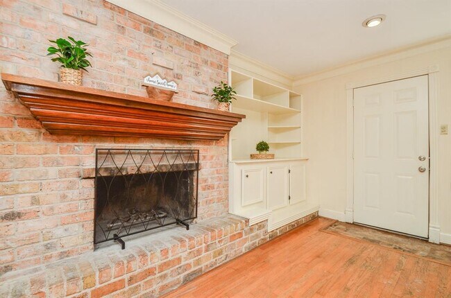 Building Photo - 6611 Cypress Point Dr