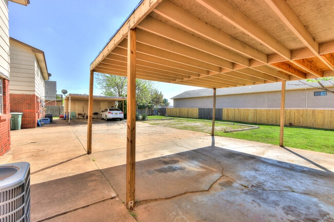 Building Photo - Discover Your New Home: 2-Bedroom Duplex Now Available in Edmond, OK!