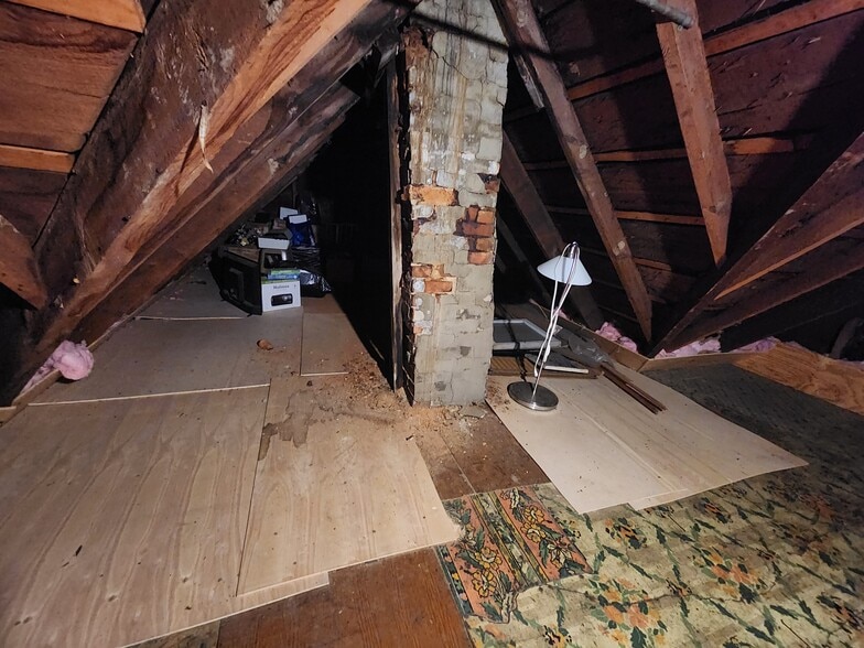 Attic Space - 78 Mygatt St