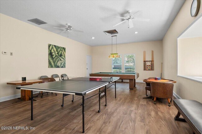 Building Photo - 8140 Sutton Pl N