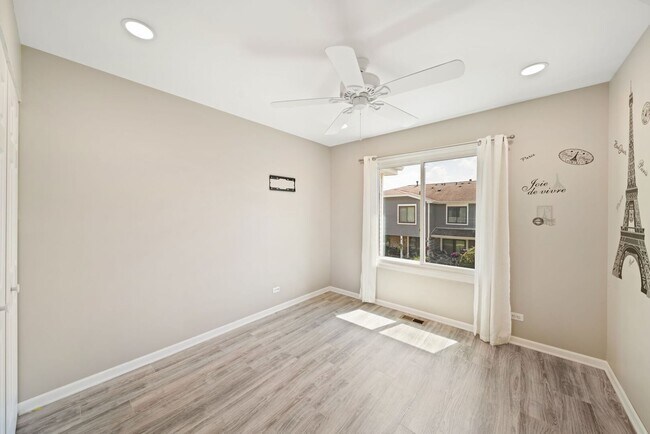 Building Photo - 425 Harrison Ct