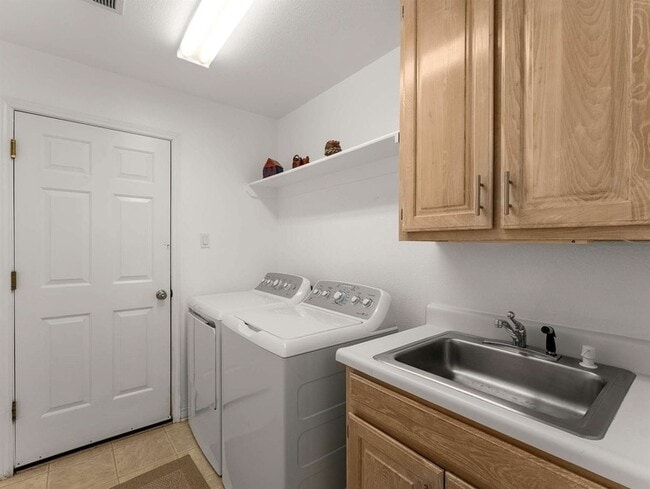 Building Photo - 7436 Stoney Point Dr