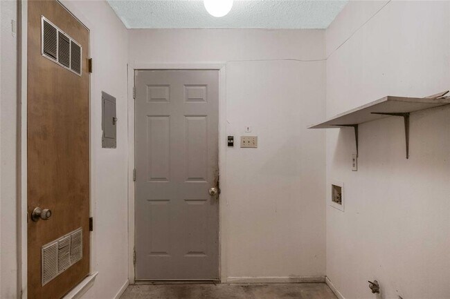 Building Photo - 8517 Fathom Cir