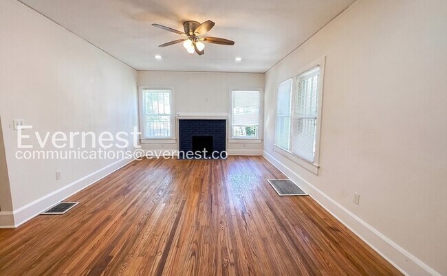 Building Photo - 3 Bed/2 Bath Home with Fenced Yard / Available Now!