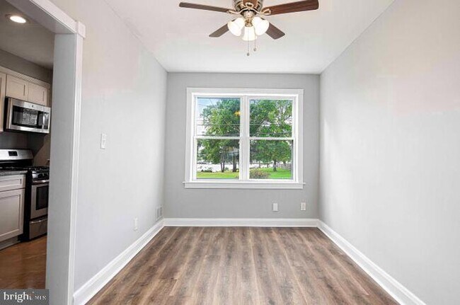 Building Photo - 114 Riverthorn Rd