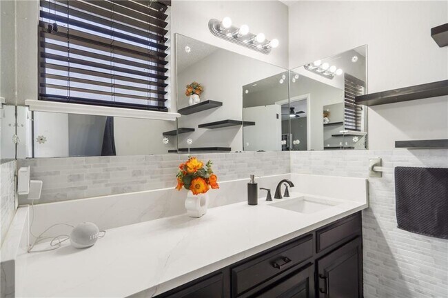 Building Photo - 1306 N Silent Grove Rd