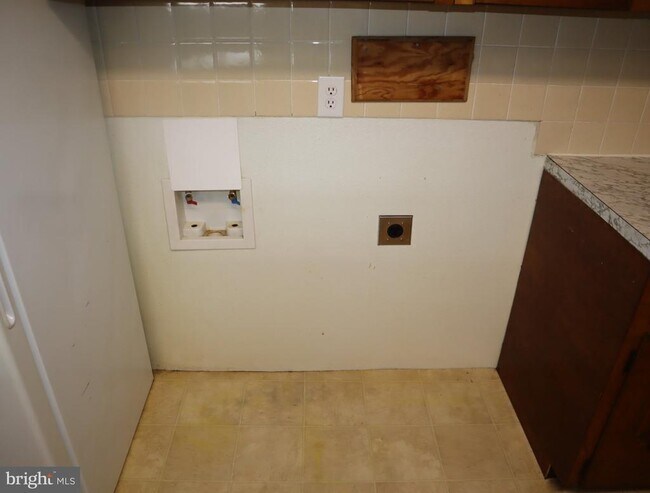 Building Photo - 319 Camden Ave