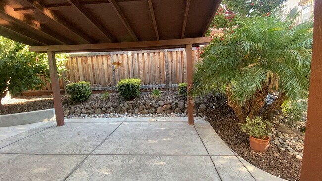 Building Photo - 172 W Viola St