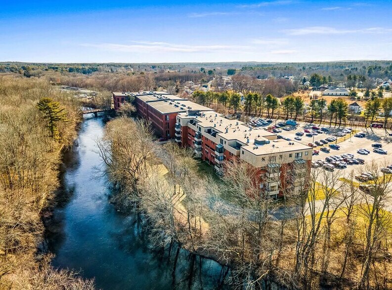 Aerial view of the condo - 96 Old Colony Ave