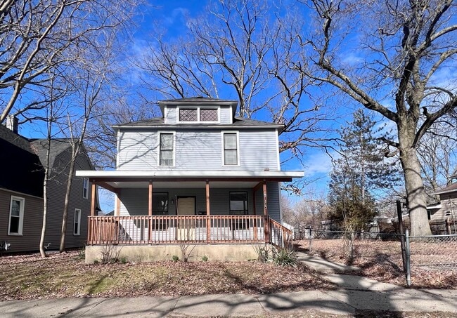 Building Photo - Spacious Four Bedroom Home with Large Yard!