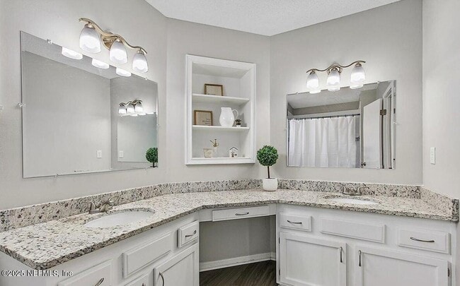 Building Photo - 4766 Dovetail Dr