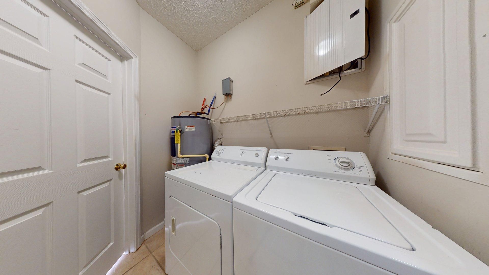 Building Photo - Spacious 3 Bedroom in Ross Park