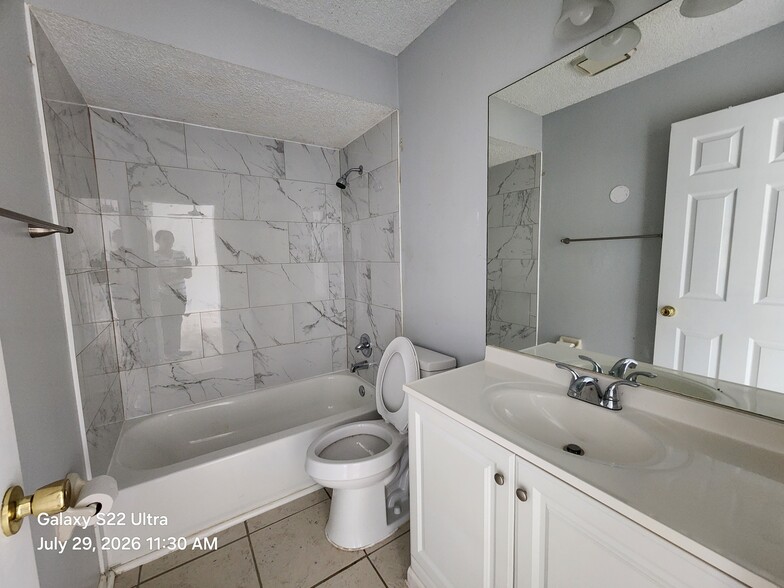 Building Photo - 7949 Pinehurst Dr