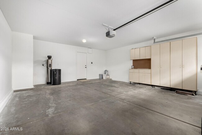 Building Photo - 10046 W Veliana Way