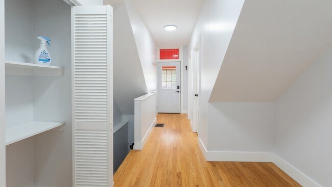 Building Photo - 932 N Richmond St