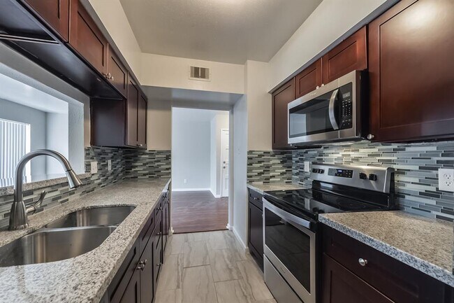 Building Photo - 1811 Stoney Brook Dr