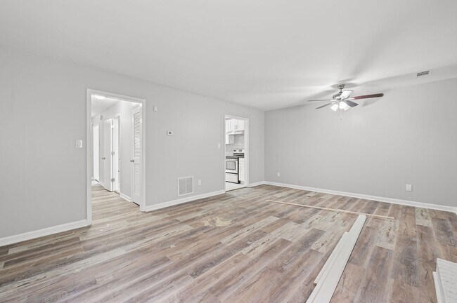 Building Photo - 8066 Woodlake Dr