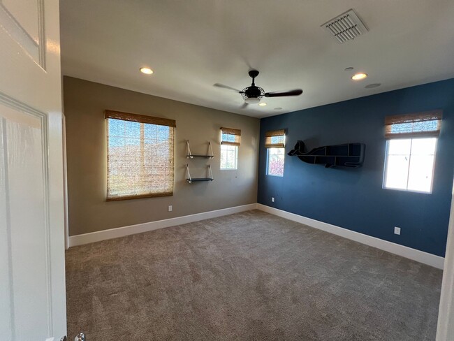 Building Photo - Former model home with tons of upgrades in...