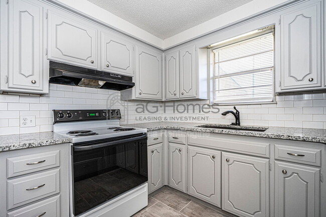 Building Photo - 3920 Dentwood Terrace
