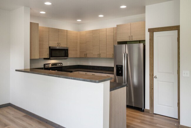 Building Photo - Pet Friendly! Gorgeous 3 Bedroom condo with double stall attached garages with AC.