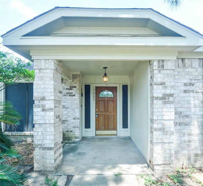 Building Photo - 17902 Autumn Hills Dr