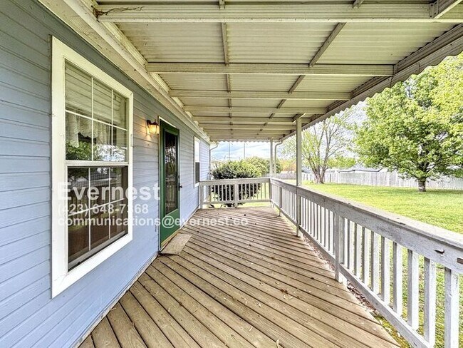 Building Photo - 3-Bedroom, 2-Bath Home with Modern Applian...