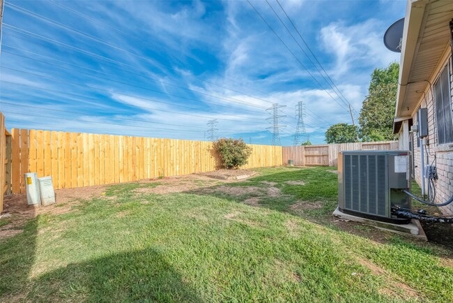Building Photo - 3231 E Heatherock Cir