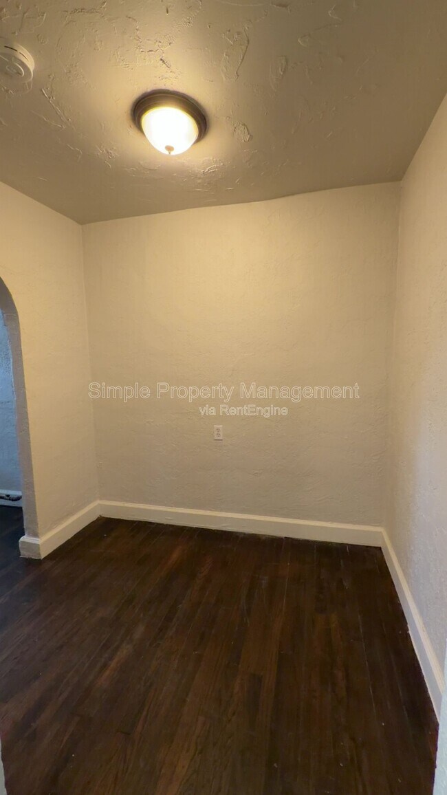 Building Photo - 944 East Dr