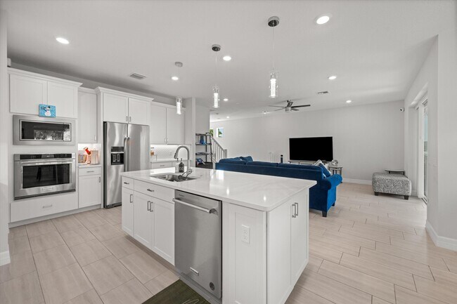 Building Photo - 12510 Triumph Ln